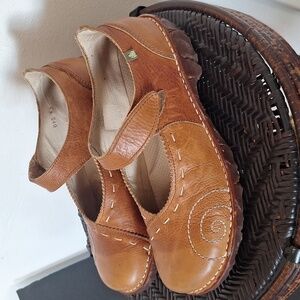 El Naturalista Tan Cuero Swirl Embroidered Mary Jane Size 41